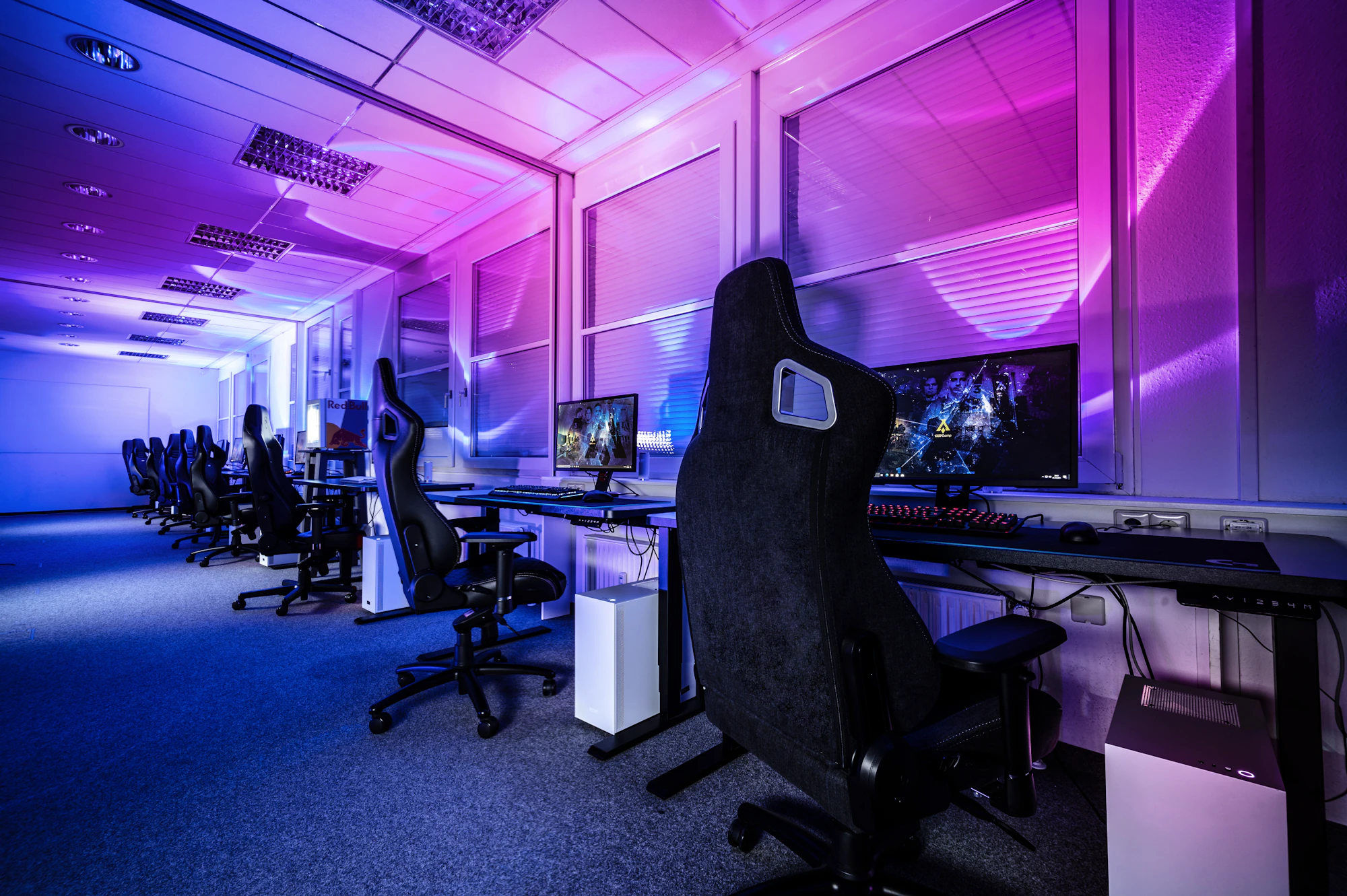 A dedicated LAN room with rows of gaming stations